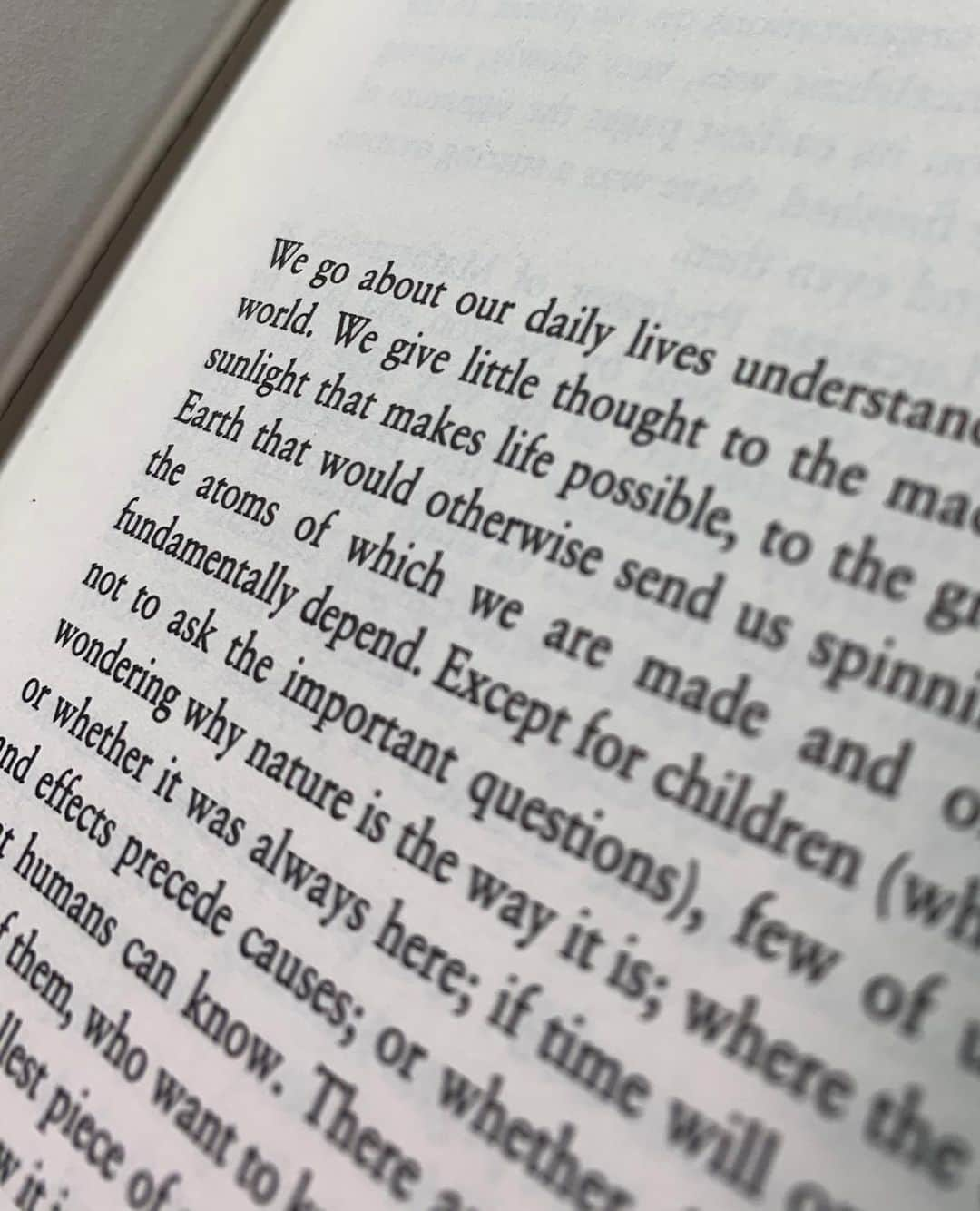 ブレモンさんのインスタグラム写真 - (ブレモンInstagram)「“We are just an advanced breed of monkeys on a minor planet of a very average star. But we can understand the Universe. That makes us something very special.”⁠⠀ ⁠⠀ Stephen Hawking wanted to publicise the progress physicists had made towards understanding the laws that govern our universe. In order to make his field accessible to all, he needed to simplify the subject. The final version included only one equation (Einstein’s theory of special relativity - E=mc2). Published in 1988, ‘A Brief History of Time’ enjoyed sensational sales, rapidly becoming a landmark publication.⁠⠀ ⁠⠀ The number 88 resonates with the watch itself; limited to 88 rose gold pieces, 88 white gold pieces, and 388 stainless steel pieces.⁠⠀ ⁠⠀ Tap to see the authentic pieces of Stephen's desk included in the watches.⁠⠀ ⁠⠀ #bremont #bremontwatches #stephenhawking #hawking #hawkingfoundation #nationalastronomyweek #astronomyweek #astronomyweek2020 #classicwatch #luxurywatch #vintage⁠」11月24日 2時54分 - bremontwatches