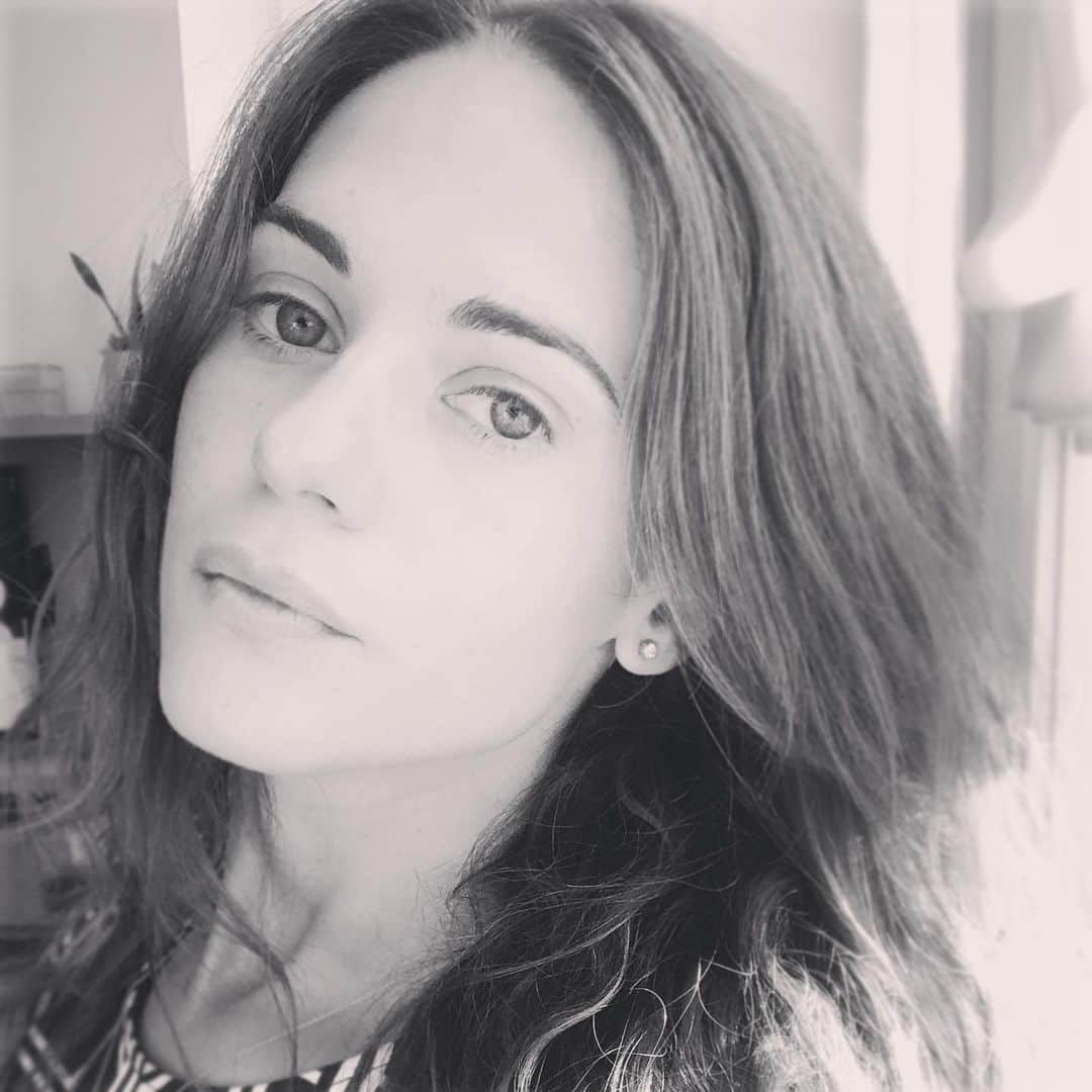 リンジー・フォンセカのインスタグラム：「🖤」