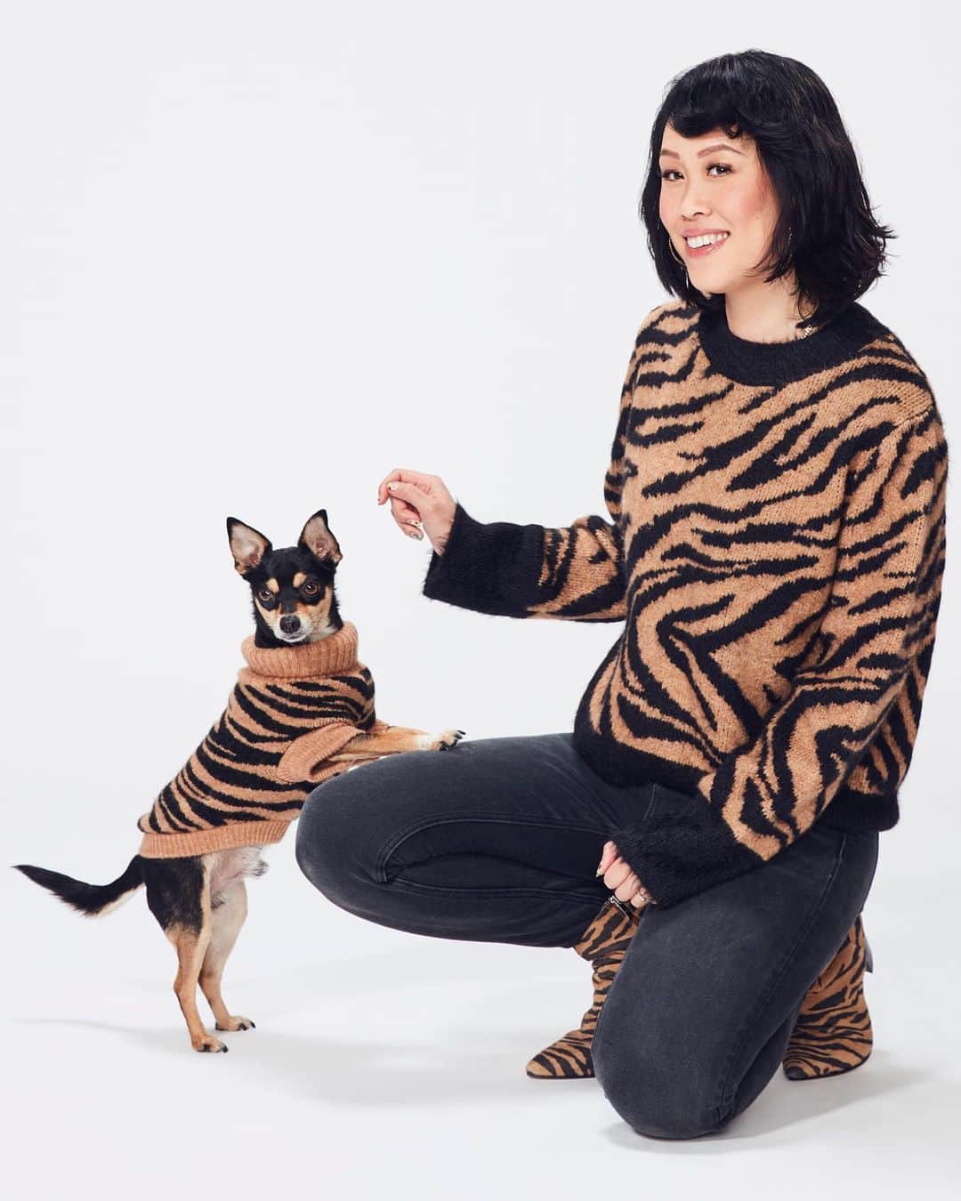 Saks Fifth Avenueのインスタグラム：「Get ahead of the pack this holiday season like Chance & Linh from @amazonprimevideo’s @thepackonprime: 12 teams of dogs and their human companions compete in an epic global adventure. Meet the contestants—and find the perfect twinning styles to gift (and get). Head to our IG Stories to see more.」