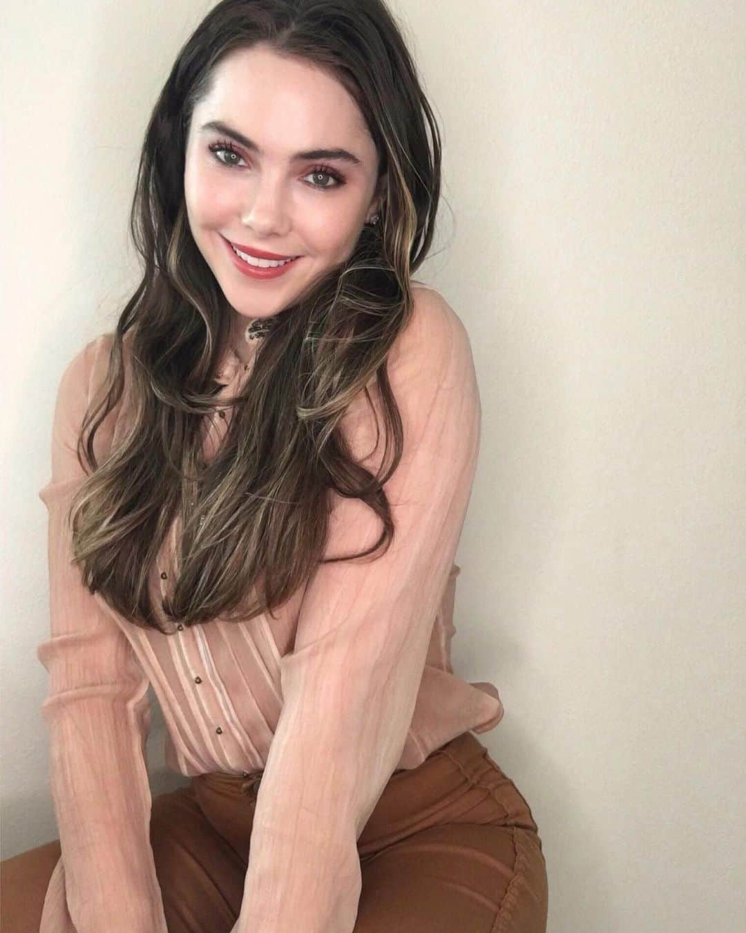 マッケイラ・マロニーさんのインスタグラム写真 - (マッケイラ・マロニーInstagram)「swapping monday blues for pink 😘」11月24日 3時28分 - mckaylamaroney