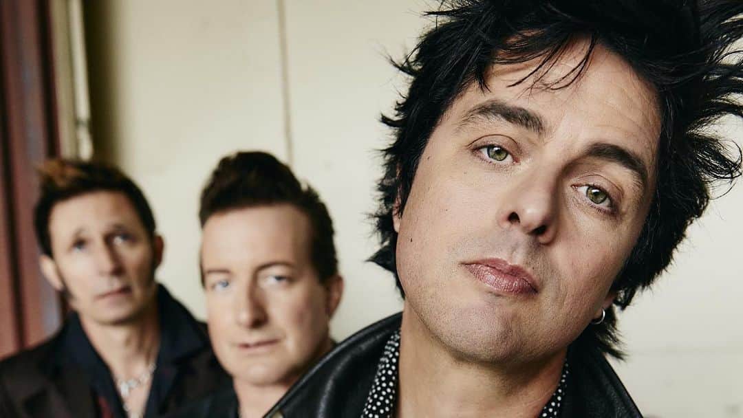 Kerrang!さんのインスタグラム写真 - (Kerrang!Instagram)「Billie Joe Armstrong says he’s been “writing a lot” this year, and his latest Green Day lyrics are “kind of more self-deprecating and funny” than political 👀 Full story on Kerrang.com!   📸: @jonathan.weiner   @greenday @billiejoearmstrong #greenday #billiejoe #billiejoearmstrong #fatherofall」11月24日 3時40分 - kerrangmagazine_