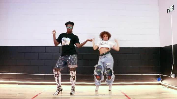 JONTE’のインスタグラム：「You know it’s always a vibe when we reunite @dannip18 ❤️😘.  Tutorial available on my website. Link in bio.  Videographer: @lelubys  Director: @iamfrankpena  #cookiefromtheblock」