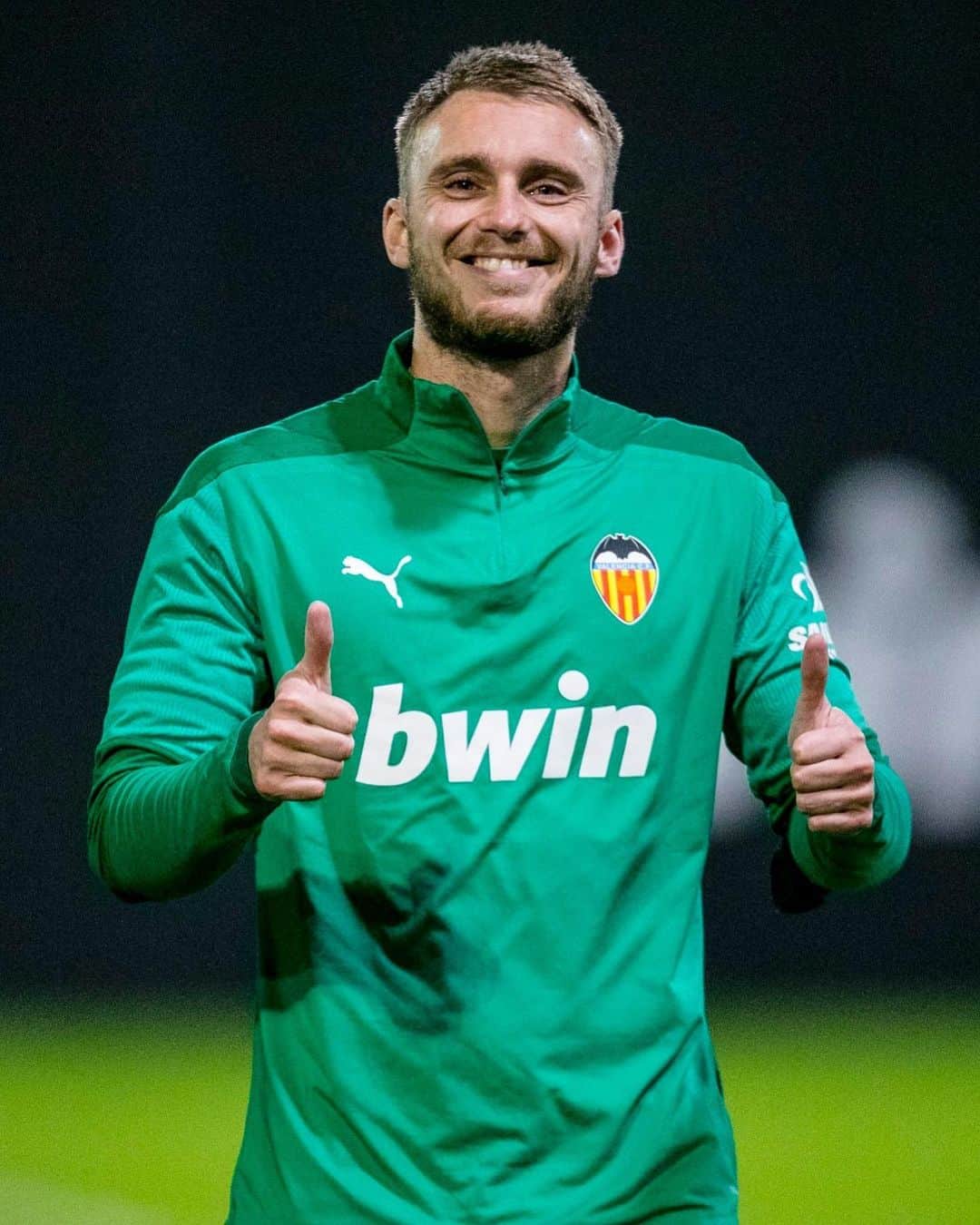 のインスタグラム：「Recovery with a smile 👍😃」