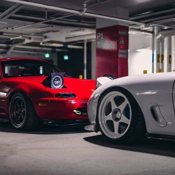 MAZDA Canadaのインスタグラム：「Battle of the pop ups. Happy #miatamonday   📸: @ma1fdo」