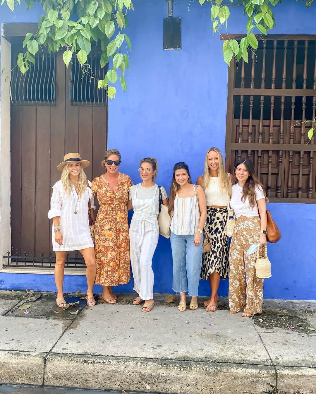 Jessie Jamesさんのインスタグラム写真 - (Jessie JamesInstagram)「One of the most magical trips I’ve ever taken.  Colombia stole my heart! The people are so warm and kind, the food, the coffee and the energy! I can’t wait to come back.  Thank you so much to @kaanasshoes @acevedonatalia @lilianaacevedo1 for hosting us ! I can’t wait to share what we have been working on together.  Cheers to new friends forever ✨ #Colombiastolemyheart」11月24日 4時57分 - jessiejamesdecker