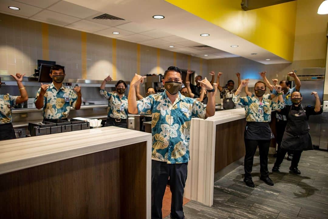 Zippy's Restaurantsのインスタグラム：「Register to join Zippy’s Restaurants at the Oahu Back to Work Virtual Job Fair on November 24, 10 am - 2 pm.  Please come visit our booth, talk with us and join our team. Register to attend here: https://app.brazenconnect.com/events/ZDg62?utm_medium=Website&utm_source=WorkForce+Hawaii」