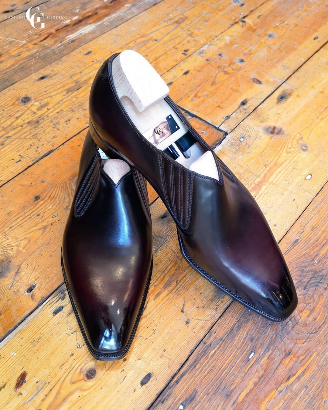 ガジアーノ&ガーリングのインスタグラム：「Tatton In A Margaux Patina In A Square Deco - Mirror Polished At Savile Row. . . . . . . . . .  #menstyle #classicshoes #elegantshoes #handwelted #handmadeshoes #classicfootwear #stylish #shoemaker #mensfootwear #bespokemakers #fashion #brspokemakers #bespokeshoes #mensfashion #madeinengalnd  #mensshoes #menswear #shoesoftheday #shoestagram #shoestyle  #shoes」