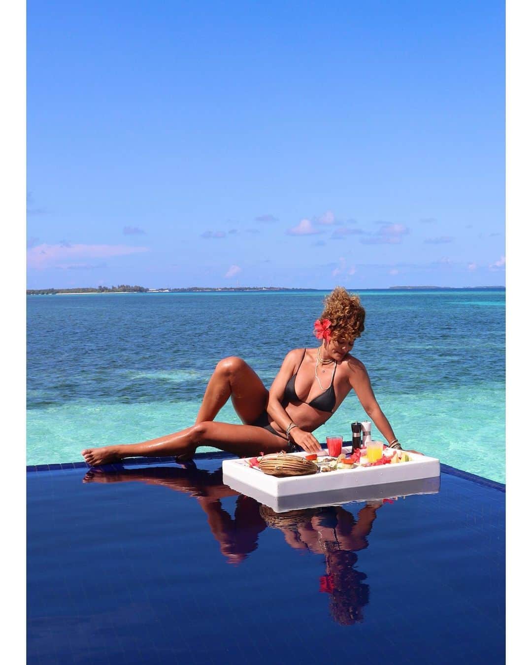 ジュリアナ・パエスのインスタグラム：「Blue&Breakfest」