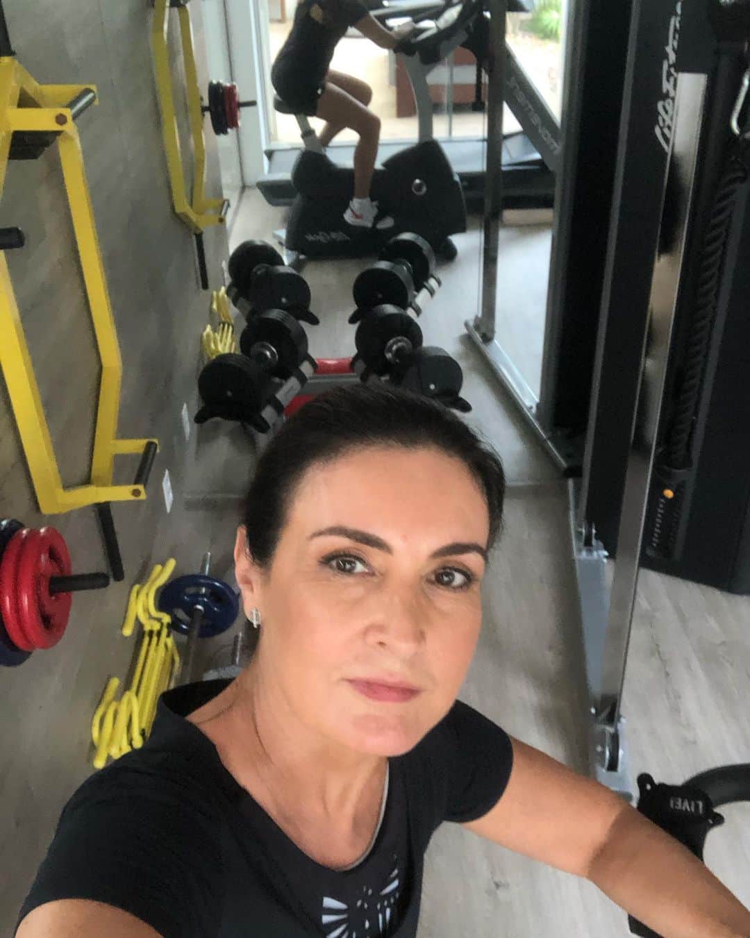 ファチマ・ベルナルデスのインスタグラム：「Tem dias que o exercício é remédio. Traz fôlego novo, organiza as ideias, a agenda.  #consegui #maisumdia」