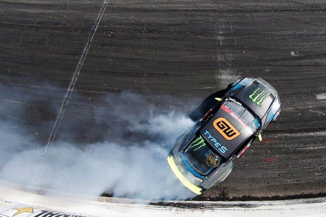 モンスターエナジーさんのインスタグラム写真 - (モンスターエナジーInstagram)「Signed. Sealed. Delivered. 🏁🏆 @vaughngittinjr is your 2020 @formulad CHAMPION! Congratulations to one hell of a FUN HAVER!  #FDIRW #FormulaD #FormulaDrift #Drift #Cars #Motorsport #Mustang #Ford #MonsterEnergy」11月24日 5時31分 - monsterenergy