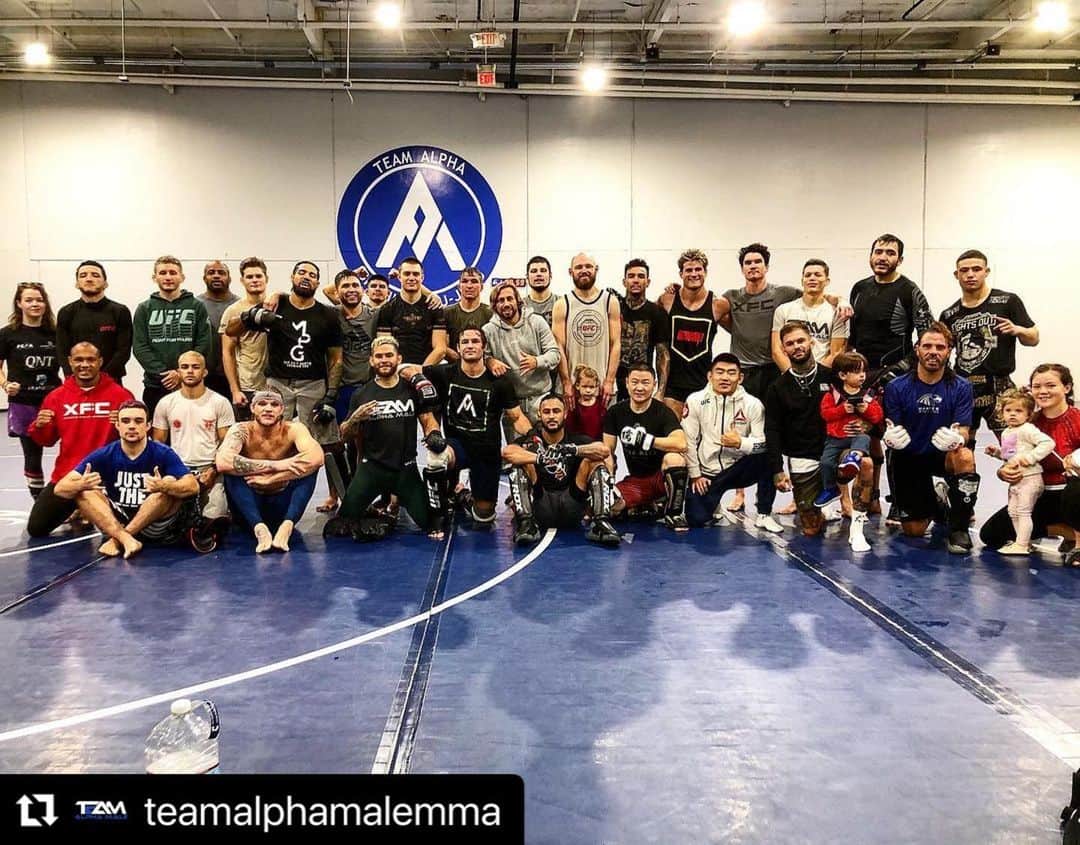 セージ・ノースカットのインスタグラム：「#Repost @teamalphamalemma ・・・ Kickstarting the week off with a full house 🔥💪🏽  Welcome back @supersagenorthcutt and @clayguida ⚡️🏆  #tgim #tamhq #homeofhardwork #savages #ironsharpensiron #protectthehouse #teamalphamale」