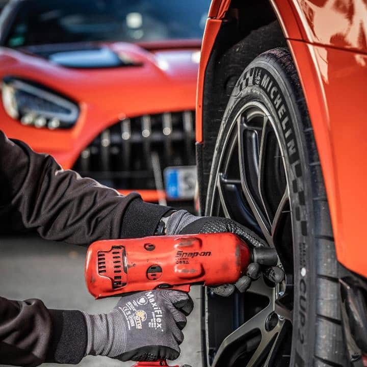 ミシュランさんのインスタグラム写真 - (ミシュランInstagram)「Another Nürburgring lap record for @MercedesAMG & Michelin!   Fitted with the MICHELIN® Pilot® Sport Cup 2 R -MO1A (Mercedes specific) tires designed especially for it, the Mercedes-AMG GT Black Series just became the fastest ever series production car to lap the Nürburgring Nordschleife with an official time of 6:43.616 min for the 12.80 mile (20.60 kilometer) track and 6:48.047 min for the full 12.94 (20.83 kilometer) mile track.   [Mercedes-AMG GT Black Series : Fuel consumption combined: 18.4 mpg]」11月24日 5時32分 - michelinusa