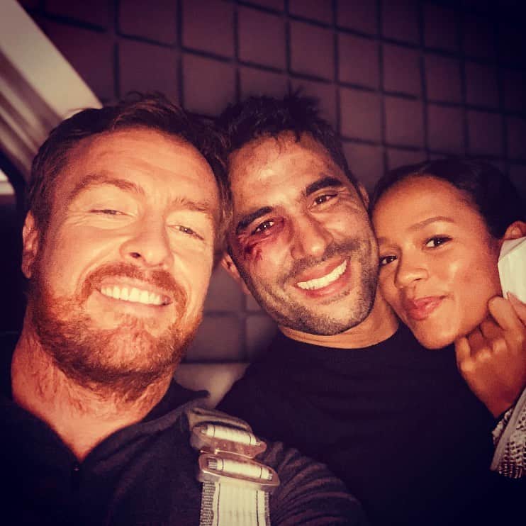 のインスタグラム：「We want to send you all lots of love and good health from outer space. Check in with yourselves and reach out if you’re struggling with your mental health. Share your struggles with the people closest to you and also be there for anyone who needs a safe space.  The Robinsons represent ALL of us. They symbolize unity, perseverance and family.  Remember: “Robinsons stick together “.」