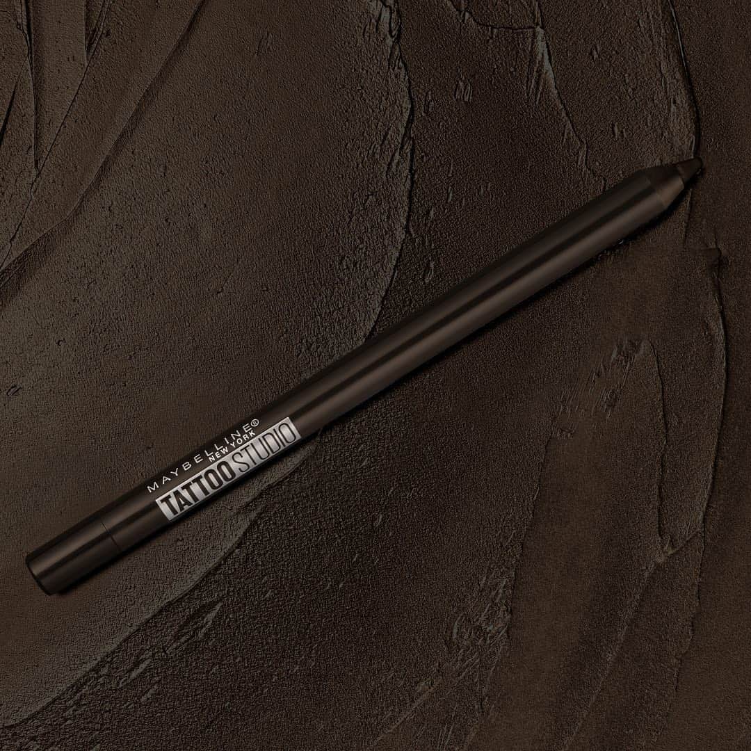Maybelline New Yorkさんのインスタグラム写真 - (Maybelline New YorkInstagram)「Want a soft, sultry smokey eye? 😍 Apply our tattoo studio gel pencil in ‘bold brown’ on your lids and blend it out. This is a creamy formula is smudge-proof and once it sets, it will last all night! Tap to shop!」11月24日 5時49分 - maybelline