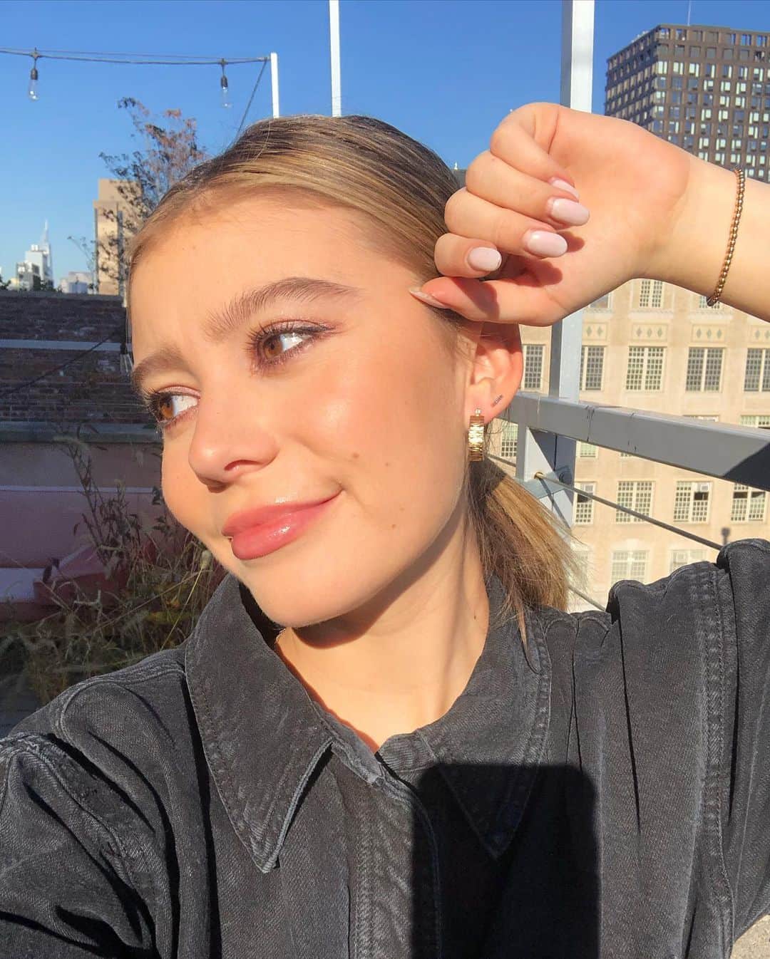G・ハネリウスさんのインスタグラム写真 - (G・ハネリウスInstagram)「just being a 🌞golden hour🌞 diva in @gpolishofficial Bel Air」11月24日 5時44分 - ghannelius