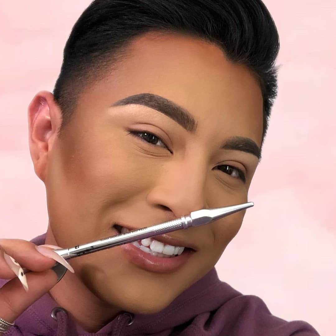 Benefit Cosmeticsさんのインスタグラム写真 - (Benefit CosmeticsInstagram)「Everyday brow slay 💅💕 @kikiwithkeian started off 24-hour Brow Setter Clear Brow Gel, defined with Precisely, My Brow Eyebrow Pencil in shades 3 & 6, then finished the look with Brow Microfilling Pen to add extra dimension! #regram #friendswithbenefit」11月24日 5時45分 - benefitcosmetics