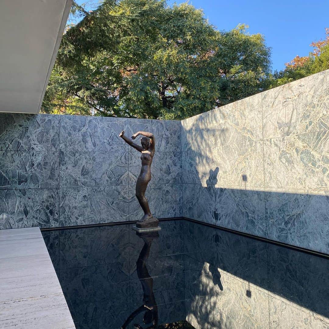KEISUKE SYODAさんのインスタグラム写真 - (KEISUKE SYODAInstagram)「Got so many inspirations in Spain. The Barcelona Pavilion, designed by Ludwig Mies van der Rohe and Lilly Reich. #PAVILION」11月24日 6時03分 - keisukesyoda