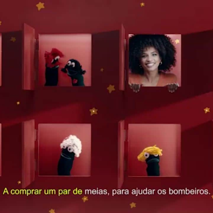 Ana Sofia Martinsのインスタグラム：「#pub É tempo de Natal, é tempo de Natal a Meias! Nestes dias dedicados à procura do presente perfeito, ajude a Liga dos Bombeiros Portugueses ao oferecer as meias da edição Natal a Meias ♥️ @calzedonia #natalameias」