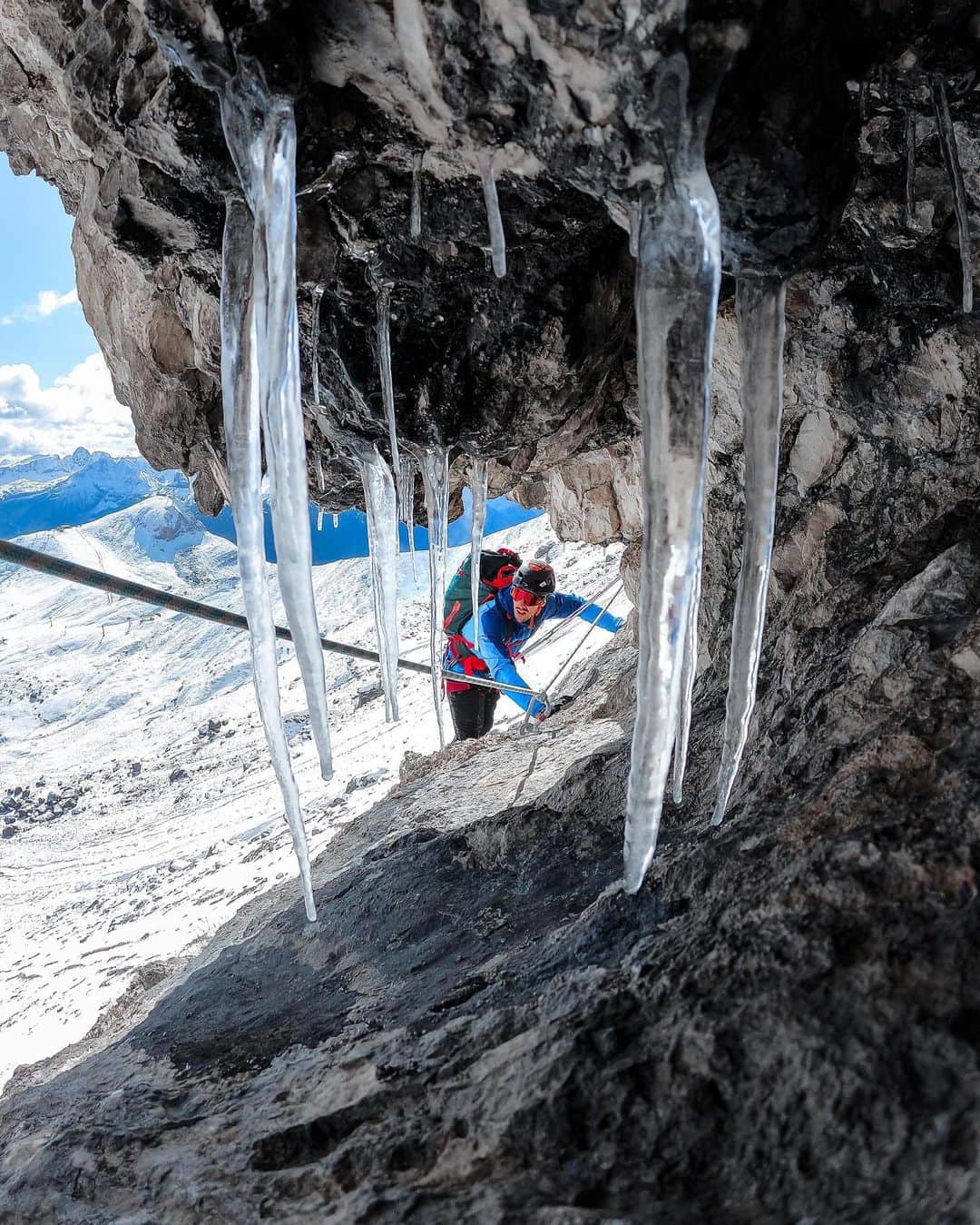 goproさんのインスタグラム写真 - (goproInstagram)「Photo of the Day: Ice in his veins ❄️🧗 #GoProAwards recipient @matthiaswegeradventure took home a #GoProHERO9 Black for submitting this shot to GoPro.com/awards 📷 ⠀⠀⠀⠀⠀⠀⠀⠀⠀ A #GoProHERO9 Black, cash prizes, + social features are up for grabs every week. Submit your best images to the Photo of the Day Challenge to get in on the action 🏆 ⠀⠀⠀⠀⠀⠀⠀⠀⠀ @GoProIT #GoProIT #GoPro #Climbing #Mountaineering」11月24日 6時07分 - gopro