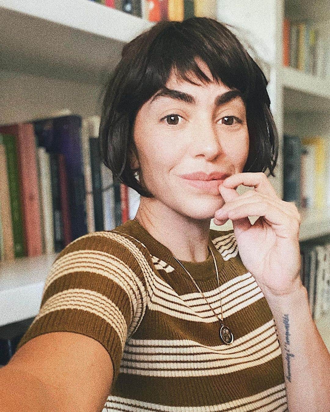 ナタリア・コルドバ・バックリーのインスタグラム：「A little bday/transformation poetry.  I no longer am the me that I was.  I’ve thrown her away. I change. I flip. I adapt. I’ve become the me, that one day I’ll say I no longer am. And so it goes, round and round. I Change. I flip. I adapt. I am only the now.  Not that me, not this I. No longer the eternal definition of me to which I’ve been attached.  She’s gone. And maybe she’ll one day be back. But for now, I Change.  I Flip.  I Adapt. I no longer am the me that I was.」