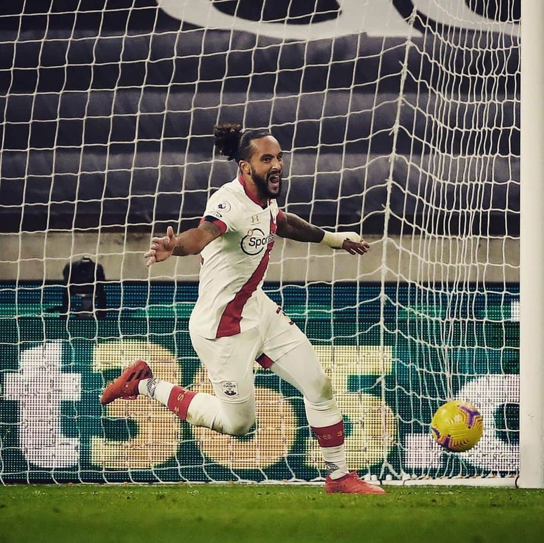 プレミアリーグさんのインスタグラム写真 - (プレミアリーグInstagram)「A first PL goal in Southampton colours for Theo Walcott 🔴⚪️」11月24日 6時28分 - premierleague