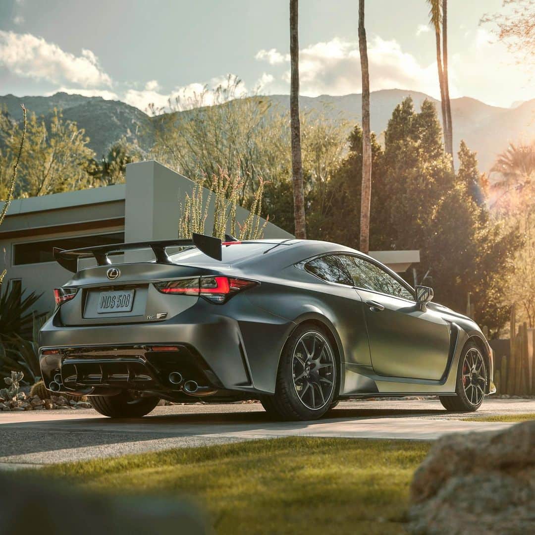 Lexus USAのインスタグラム：「Faster than you can scroll your feed. #LexusRCF Track Edition」