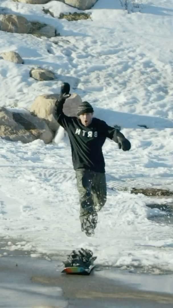 アナログクロージングのインスタグラム：「No bindings necessary 👓 Catch @niels_schack in #BurtonOneWorld - Streaming Now - Link In Bio.  @amazonprimevideo #primevideo」