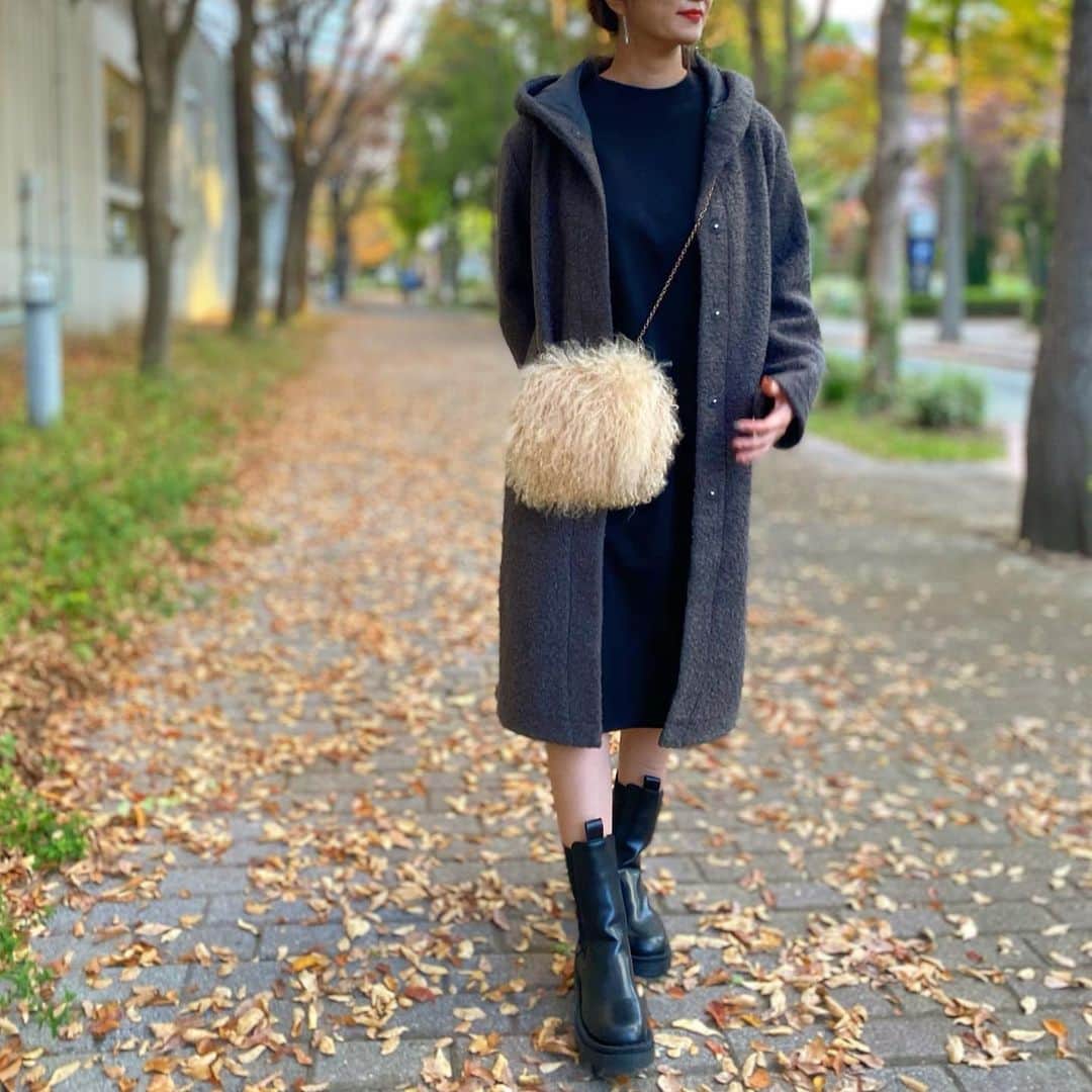 HandmadeLaboさんのインスタグラム写真 - (HandmadeLaboInstagram)「今週からまた気温がぐっと下がるとか…☃︎ ❅*॰ॱ コートの出番が増えてきそう𖥧𖦥𖦴   軽いのにしっかりと暖かい @kuih_store  のブークレコート🧥💕  あわせやすいカラー、シルエットなのでいろんなコーデを楽しめそう✧* ( ¨̮ )  #kuih#kuihst#クイ  #ママコーデ #プチプラコーデ#モノトーンコーデ#コートコーデ#ストール#体型カバーコーデ#サテンパンツ#ロングブーツ#ヘアアレンジ#ヘアアレンジ簡単#チェルシーブーツ」11月24日 6時44分 - ameri812