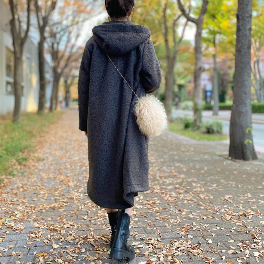 HandmadeLaboさんのインスタグラム写真 - (HandmadeLaboInstagram)「今週からまた気温がぐっと下がるとか…☃︎ ❅*॰ॱ コートの出番が増えてきそう𖥧𖦥𖦴   軽いのにしっかりと暖かい @kuih_store  のブークレコート🧥💕  あわせやすいカラー、シルエットなのでいろんなコーデを楽しめそう✧* ( ¨̮ )  #kuih#kuihst#クイ  #ママコーデ #プチプラコーデ#モノトーンコーデ#コートコーデ#ストール#体型カバーコーデ#サテンパンツ#ロングブーツ#ヘアアレンジ#ヘアアレンジ簡単#チェルシーブーツ」11月24日 6時44分 - ameri812