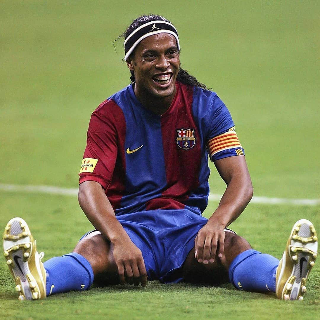 ロナウジーニョさんのインスタグラム写真 - (ロナウジーニョInstagram)「😂 🤙🏾」11月24日 6時47分 - ronaldinho