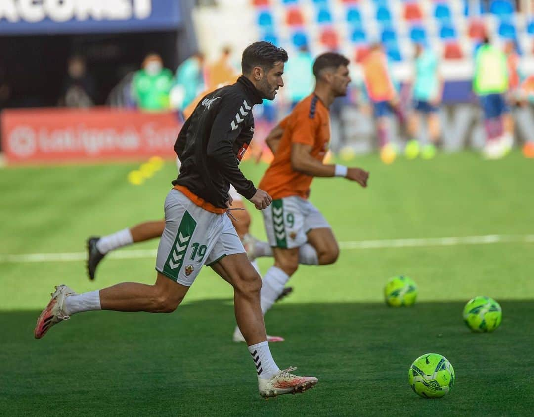 アントニオ・バラガンのインスタグラム：「🏃🏽⚽️」