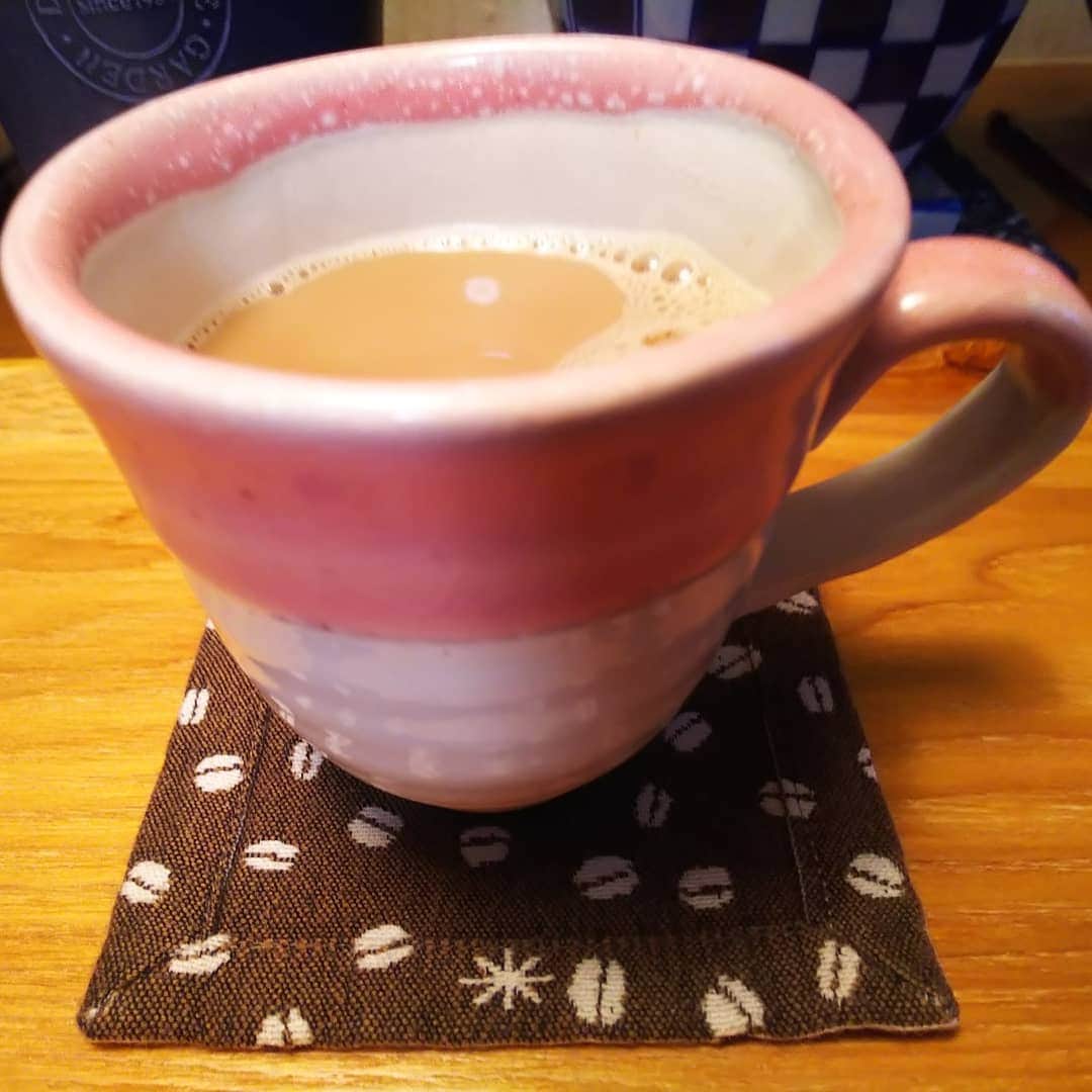 みながわゆみさんのインスタグラム写真 - (みながわゆみInstagram)「#コーヒー #coffee #カフェオレ #コーヒーカップ #コーヒー好き #コーヒー好きな人と繋がりたい #癒される時間 #感謝 #ありがとう #ビッグベリー」11月24日 6時53分 - nama.09.19