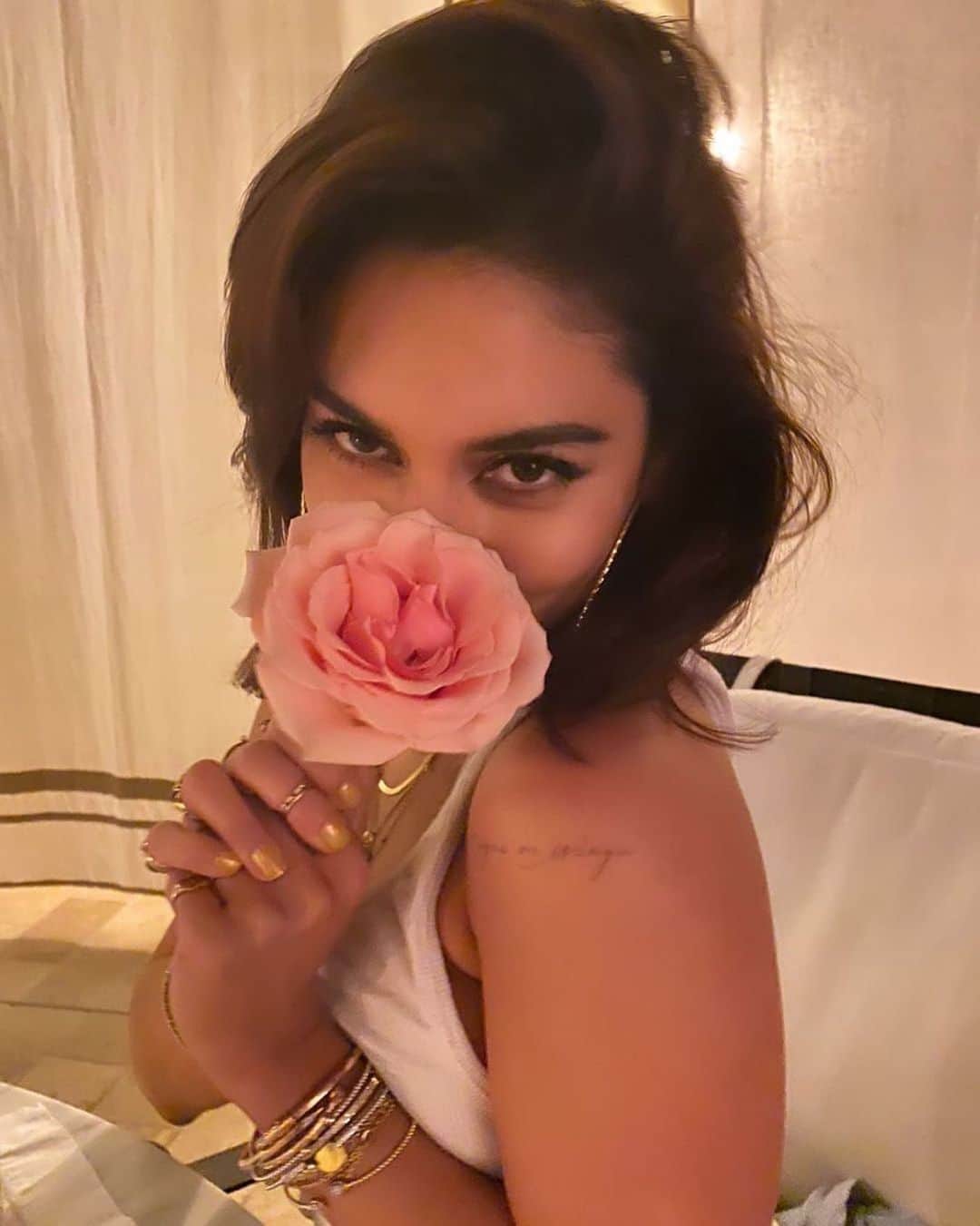 E! Onlineさんのインスタグラム写真 - (E! OnlineInstagram)「Vanessa Hudgens confirmed she’s dating again after her split from Austin Butler and their nine-year relationship. Head to the link in our bio for the pics from her date. (📷: Instagram)」11月24日 7時01分 - enews