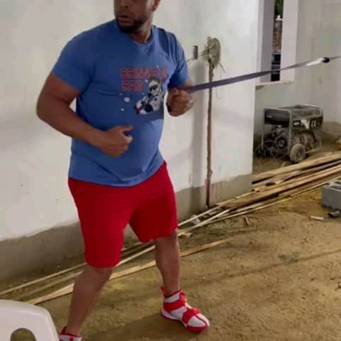 ネルソン・クルーズのインスタグラム：「Back to work. Getting ready for 2021. Everywhere is my gym.  #nodaysoff  De regreso al trabajo.  Preparándome para el 2021. En todas lugares está mi gimnasio. #nohaydescanso  #nike #nikebaseball  #mlb」