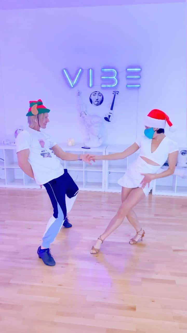 ジェシカのインスタグラム：「Who’s ready for Christmas 🎄   @oleg_astakhov888   #ballroomandlatin #ballroomtechnique #latinballroomdancing #ballroomdancing #ballroomdancelessons #dancing #ballroomdancers #ballroomdancesport #ballroomdancevideos #latindance #latinballroom #latinamericanballroom #latin #ballroomlife #dancers #latinballroomdance #ballroomlatindance #ballroomkids #ballroomdance #ballroomdancer #dance #dancelife #latinballroomdancer #ballroomlatin #ballroom #chachacha #dancer #ballroomdancelesson #chacha #jive」