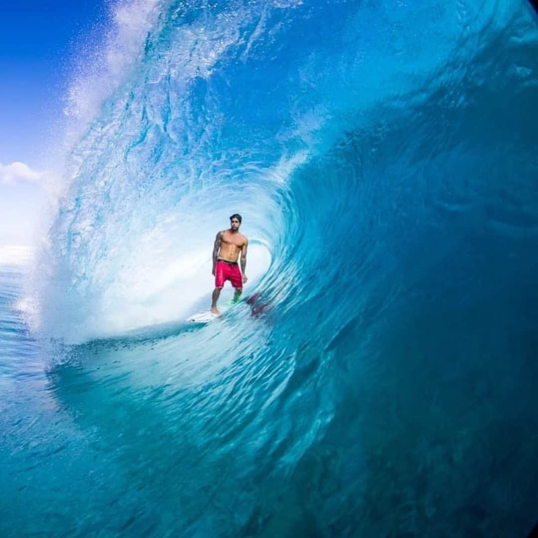 ガブリエル・メディーナさんのインスタグラム写真 - (ガブリエル・メディーナInstagram)「Blue room. Boardshort red.」11月24日 7時33分 - gabrielmedina