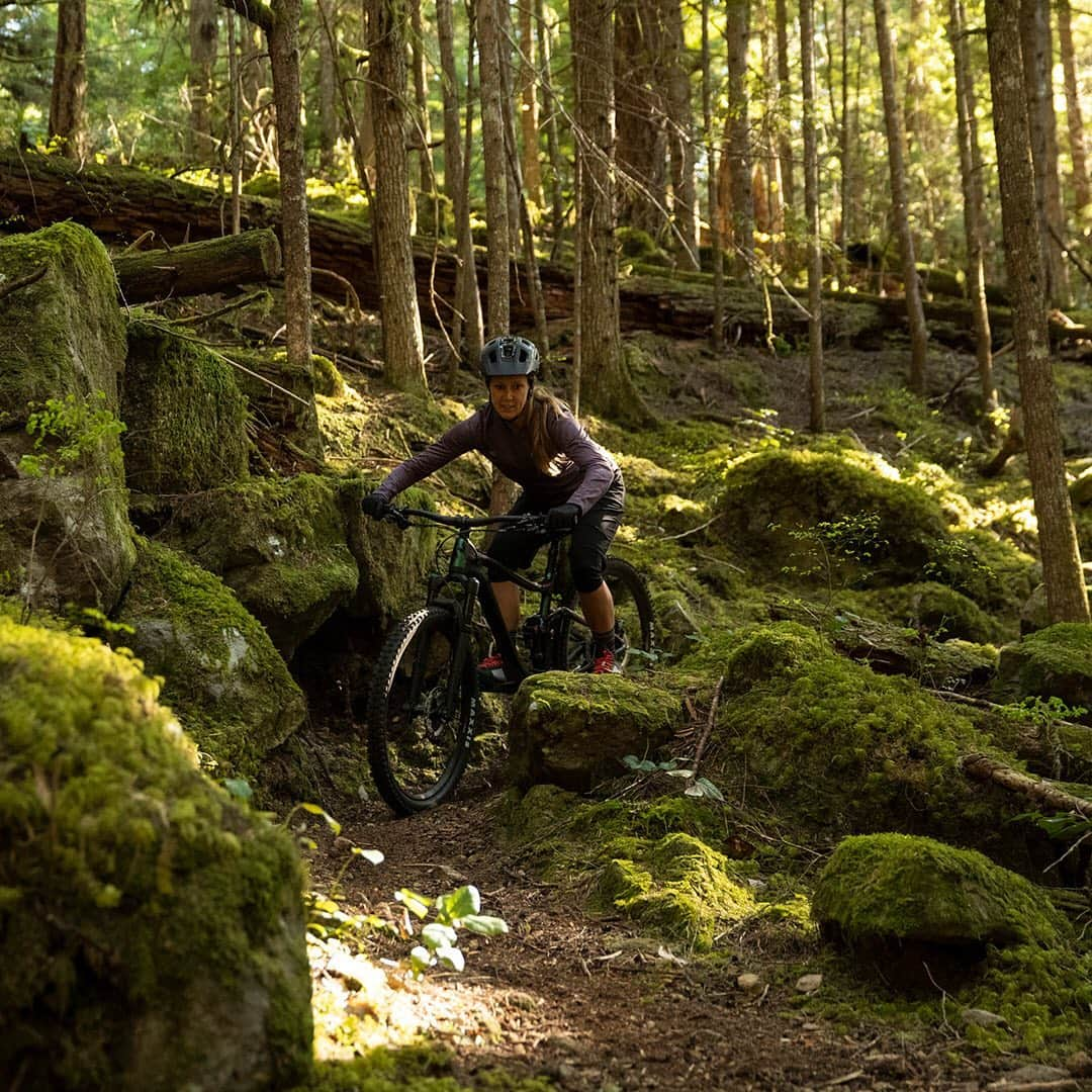 Shimanoさんのインスタグラム写真 - (ShimanoInstagram)「We're looking for the best MTB Tours outside of your front door. Show us your favourite routes, take some photos, and bring us on your Tour. Have a chance to win a @komoot Premium subscription or a @shimanomtb DEORE XT M8100 groupset. So hop on your bike and discover adventure on your doorstep. Hit link in bio for more info to take part in our challenge. #ShimanoMTB #MakeYourMark #komoot」11月24日 18時25分 - rideshimano