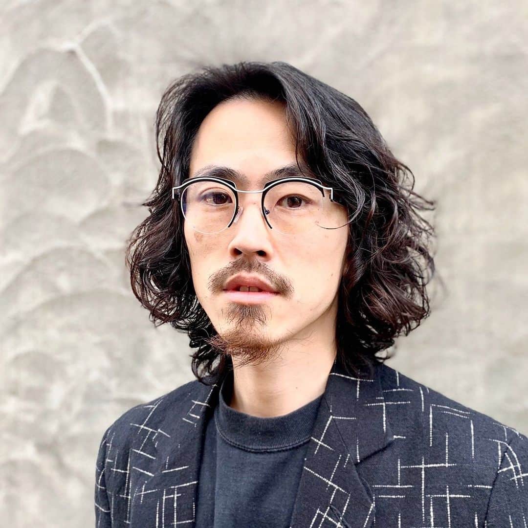 のインスタグラム：「【Today's SNAP】  SHIBUYA staff: Sonoda  tarian mod.PANACHE  #shibuyasonoda #eyewear @tarian.paris  #staffsnap  #staffphoto #メガネ人 #ootd  #ootdfashion #fashion #snap #store  @globespecs_official  #tokyo  #opticalstore #wholesalebrand  #ahlem #anneetvalentin  #gernotlindner #globespecs  #lescalunetier  #lunor #dianetaylor #laloop #robertmarcnyc」