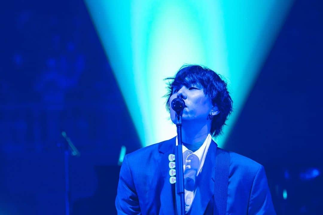 RADWIMPSさんのインスタグラム写真 - (RADWIMPSInstagram)「RADWIMPS 15th Anniversary Special Concert、アーカイブ配信中！！  The video on demand of "15th Anniversary Special Concert" is available until November 26th 23:59(JST) on each streaming platform!  https://radwimps.jp/15th/ (Link in BIO)   #RAD15th」11月24日 17時07分 - radwimps_jp