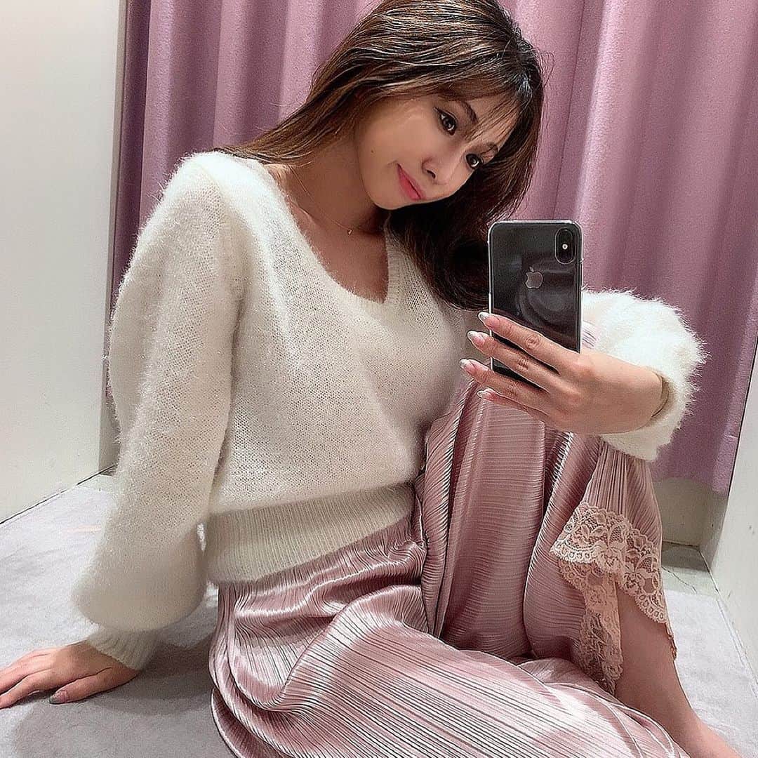 Ravijour札幌4丁目プラザ店のインスタグラム：「シャギーニットトップス💍⭐️ ¥4,990+tax mint.pink.ivory💋 . この季節ぴったりのあざと可愛いトップス💕 詳しくはblog書きました🙋‍♀️ TOPのURLから飛んでください❤️ #RAVIJOUR #ラヴィジュール #ravijoursapporo  #ravijourstaff  #ravijour_official」