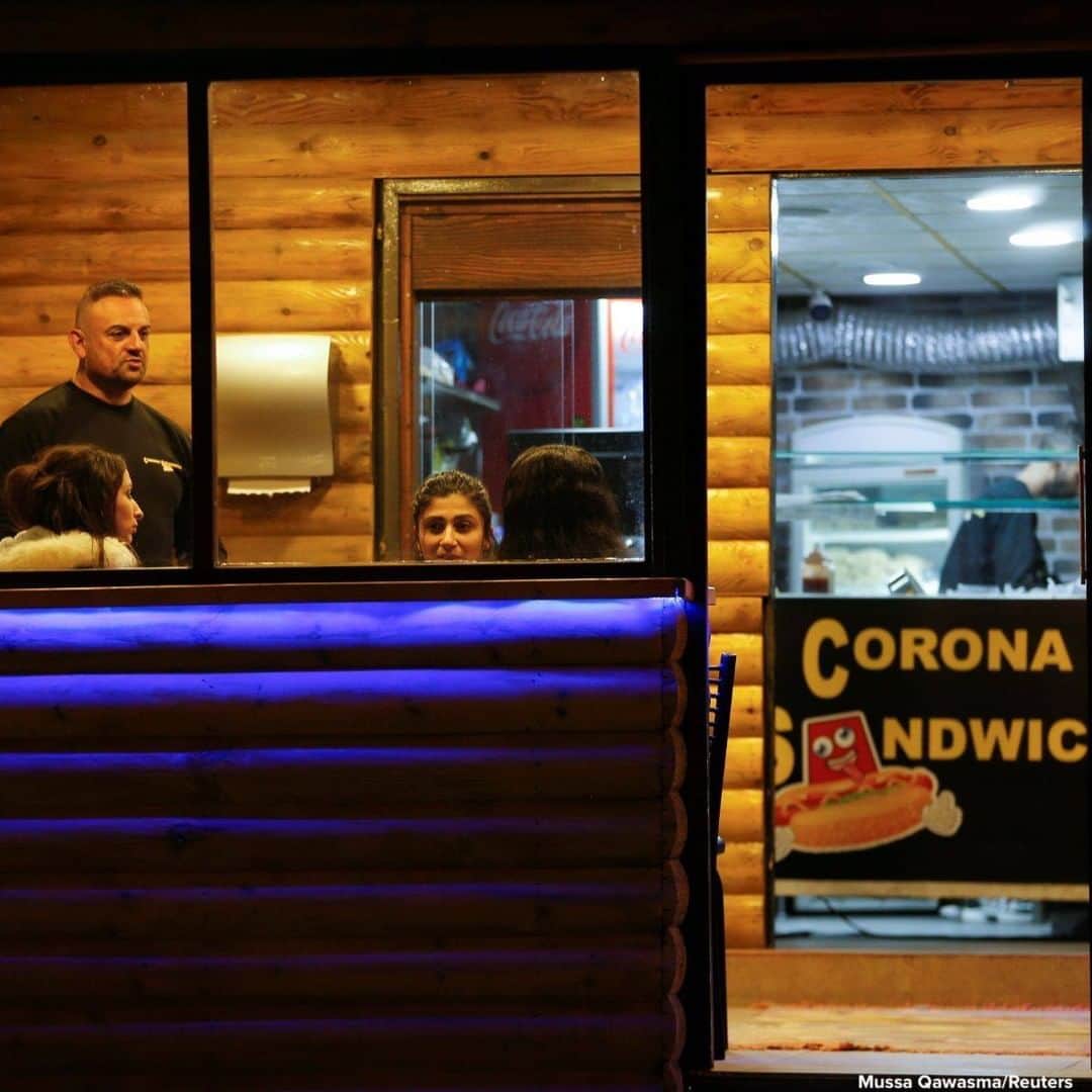 ABC Newsさんのインスタグラム写真 - (ABC NewsInstagram)「Customers pictured dining at the “Corona-Sandwich” restaurant, amid the coronavirus disease outbreak, in Bethlehem in the Israeli-occupied West Bank.」11月24日 17時08分 - abcnews