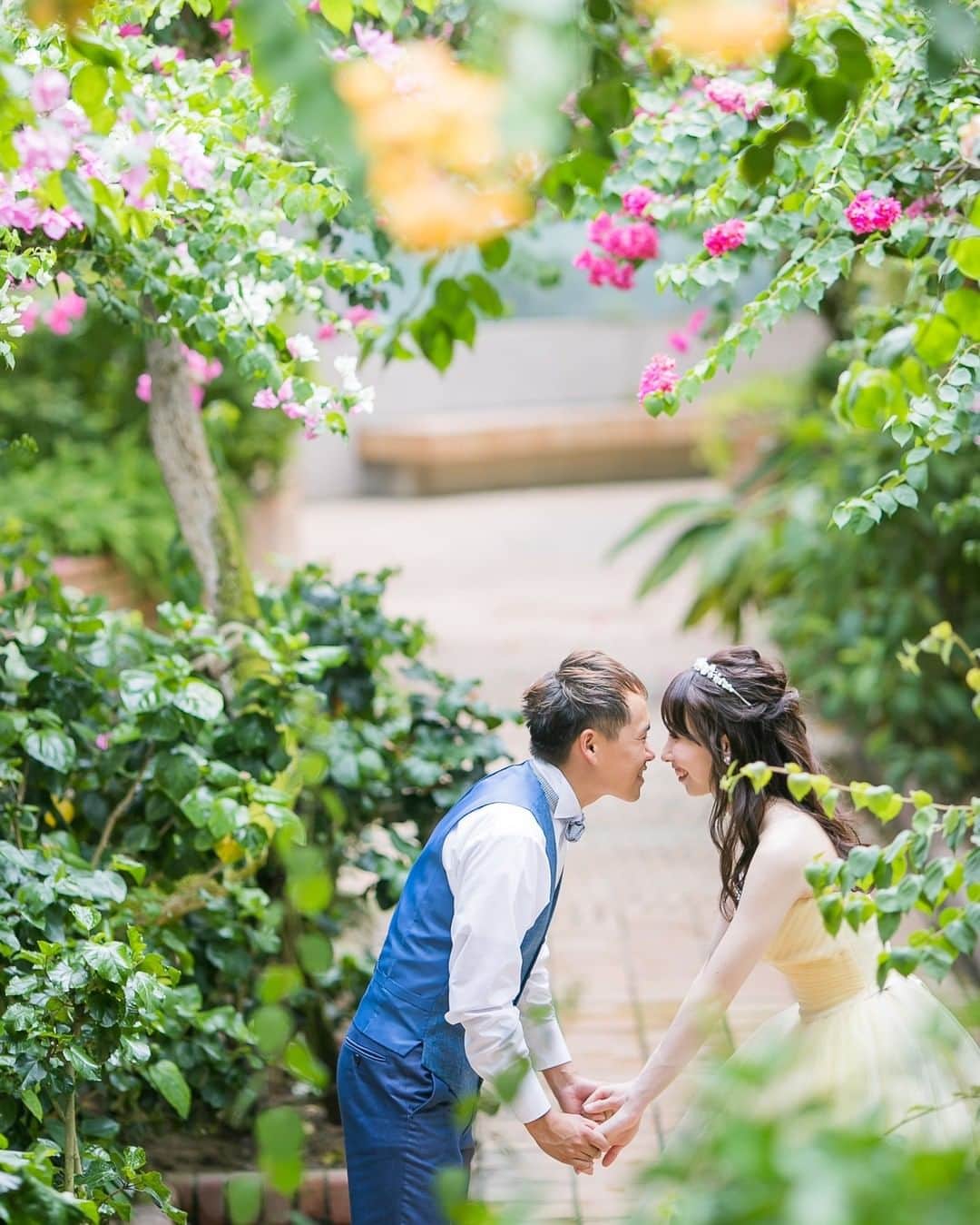 ラヴィ•ファクトリーさんのインスタグラム写真 - (ラヴィ•ファクトリーInstagram)「【写真で叶える結婚式】 . お花が園内を彩る植物園は 愛らしい花嫁さまのドレス姿を より一層華やかに魅せてくれます*  スポットによって多様な撮影構図を お楽しみください❁ —————— ラヴィファクトリー福岡: @fukuoka_laviephotography  Photographer:AKI AREA:JAPAN,FUKUOKA 植物園 —————— @laviefactoryをフォローして #laviefactory #ラヴィファクトリー のハッシュタグをつけて お写真を投稿してみてくださいね✳︎ . こちらの公式IG（@laviefactory） で取り上げさせていただきます✨ #wedding#weddingphotography #ラヴィファクトリー #laviefactory #photo #生きる写真 #ハートのある写真 #instawedding #結婚写真 #ウェディングフォト #撮影指示書 #ロケーションフォト #前撮り #プレ花嫁 #結婚準備 #写真好きな人と繋がりたい #フォトウェディング #卒花 #前撮り #後撮り #ウェディングニュース #プラコレ #植物園 #植物 #イエロードレス #カラードレス #パステルカラー #プリンセス #福岡花嫁」11月24日 17時13分 - laviefactory