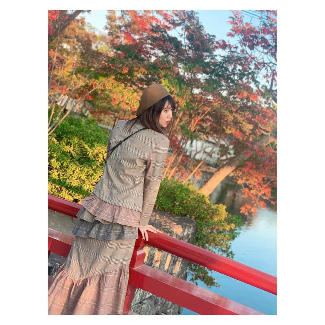 廣瀬茜さんのインスタグラム写真 - (廣瀬茜Instagram)「🍁🍁🍁 西陽が眩しくて目が開かない。  ゆかちゃんにオススメしてもらった @jour.de.muguetのセットアップが紅葉にピッタリでした🍁  #jourdemuguet #autumnleaves #japanesemaple #japan」11月24日 17時19分 - akane_bandmaid