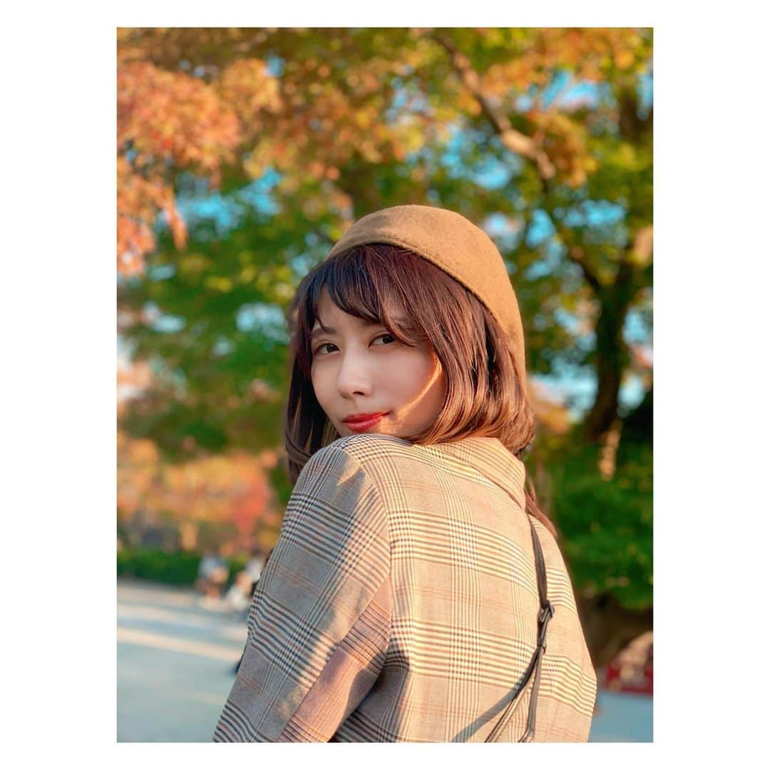 廣瀬茜さんのインスタグラム写真 - (廣瀬茜Instagram)「🍁🍁🍁 西陽が眩しくて目が開かない。  ゆかちゃんにオススメしてもらった @jour.de.muguetのセットアップが紅葉にピッタリでした🍁  #jourdemuguet #autumnleaves #japanesemaple #japan」11月24日 17時19分 - akane_bandmaid