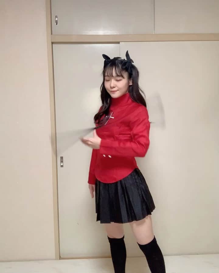 仲村まひろのインスタグラム：「毎日くるくるしていると、とうとう時空を歪められるようになりました。(6秒あたりにご注目！)  #グラドル特技部 #くるくる動画 #仲村まひろ #バトントワリング #アクロバトン動画 #10秒グラビア #グラドル自画撮り部 【毎日投稿 467日目】」