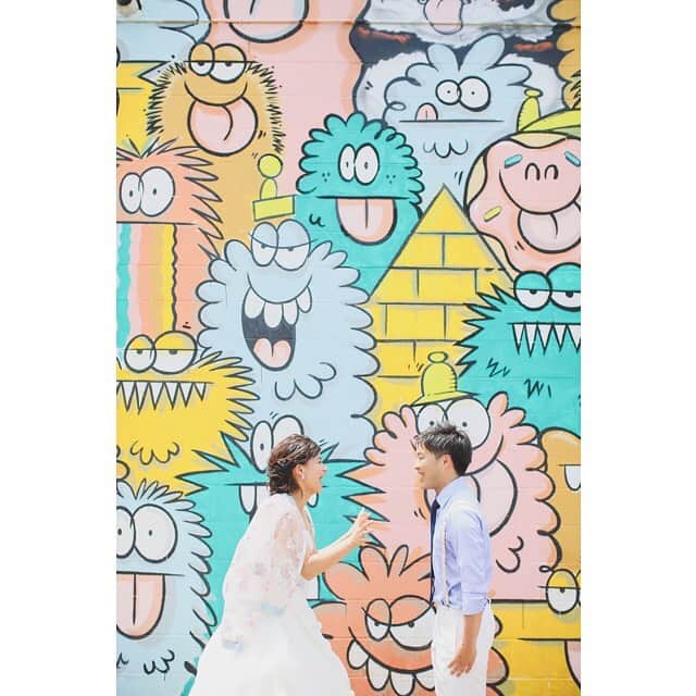 ハワイフォトウェディングのCheers Weddingのインスタグラム：「ハワイのフォトツアーならCheers Wedding ﻿ ﻿ ハワイウェディング専門のプロデュース会社だからこそ叶う。﻿ ハワイウェディングフォトツアー🌴﻿ ﻿ 【お問合せ】﻿ https://www.cheerswedding.jp﻿ ☎︎0120-128-828﻿ 平日11:00〜19:00／土日祝10:00〜19:00﻿ ***********************﻿ ﻿ ▼ウェディングパーク海外﻿ チアーズウェディングで検索﻿ ‭https://foreign.weddingpark.net/agentlist/100063‬/﻿ ﻿ ▼ウェディングフォトはこちら﻿ @cheers_photowedding ﻿ ﻿ #チアーズウエディング﻿ #ハワイウェディング﻿ #フォトウェディング﻿ #リゾートウェディング　﻿ #フォトツアー﻿ #ハワイ旅行﻿ #ハワイ挙式﻿ #ハワイ婚﻿ #cheerswedding﻿ #hawaiiwedding﻿ #日本中のプレ花嫁さんと繋がりたい﻿ #ウェディングニュース﻿ #プレ花嫁　﻿ #卒花嫁﻿ #前撮り　﻿ #後撮り﻿ #ハワイ前撮り ﻿ #ハワイ後撮り﻿ #結婚準備﻿ #ハワイフォトツアー﻿ #ウエディングフォト﻿ #フォトウェディング﻿ #ハワイハネムーン﻿ #ハネムーンフォト﻿ #ウェディングフォト ﻿ #ウォールアート」