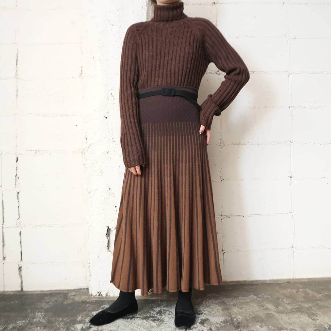 吉祥寺 古着屋 Orfeoのインスタグラム：「. ONLINE SHOP・NEW STOCK  #orfeo #kichijoji #tokyo #vintage #used #fashion #coordinate #outfit  ONLINE SHOP掲載商品のお問い合わせはONLINE SHOPからのメール、またはインスタグラムのプロフィール記載のメールアドレスよりお願いいたします ショッピングリンク無しのインスタグラム、ストーリー掲載商品も個別に通販承りますのでメール(orfeokichijoji@yahoo.co.jp)にてお問い合わせください」