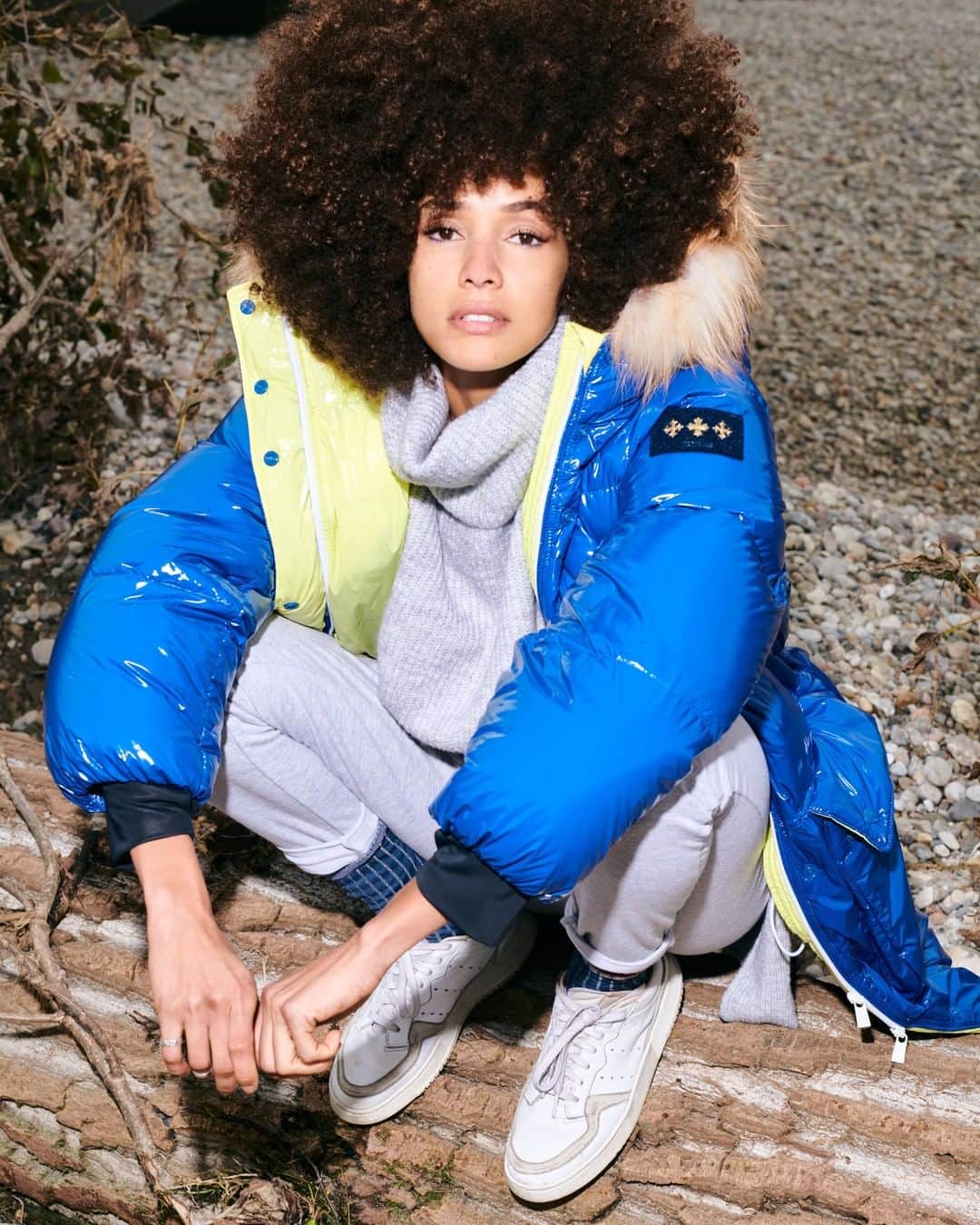 タトラスのインスタグラム：「Color pop.  MISTRAL lady's down jacket worn by gorgeous @michelle_sampaio featuring an eye-catching piece with a vivid bi-colour material.   #Tatrasofficial  #Tatraspeople」