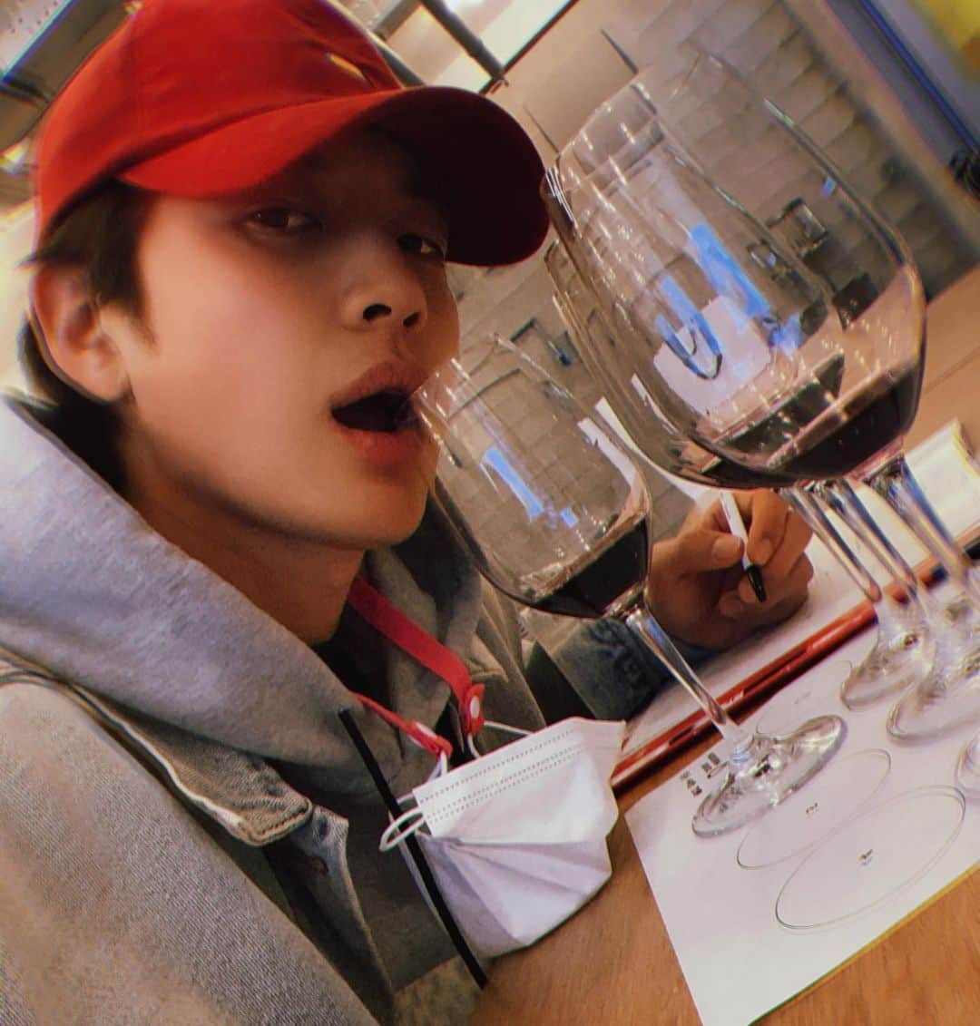 SE7ENさんのインスタグラム写真 - (SE7ENInstagram)「#어렵다 #취한다 #뭐가뭔지모르겠다 #private #wineclass #sommelier #세믈리에 #thiswineisamazing🍷」11月24日 17時52分 - se7enofficial