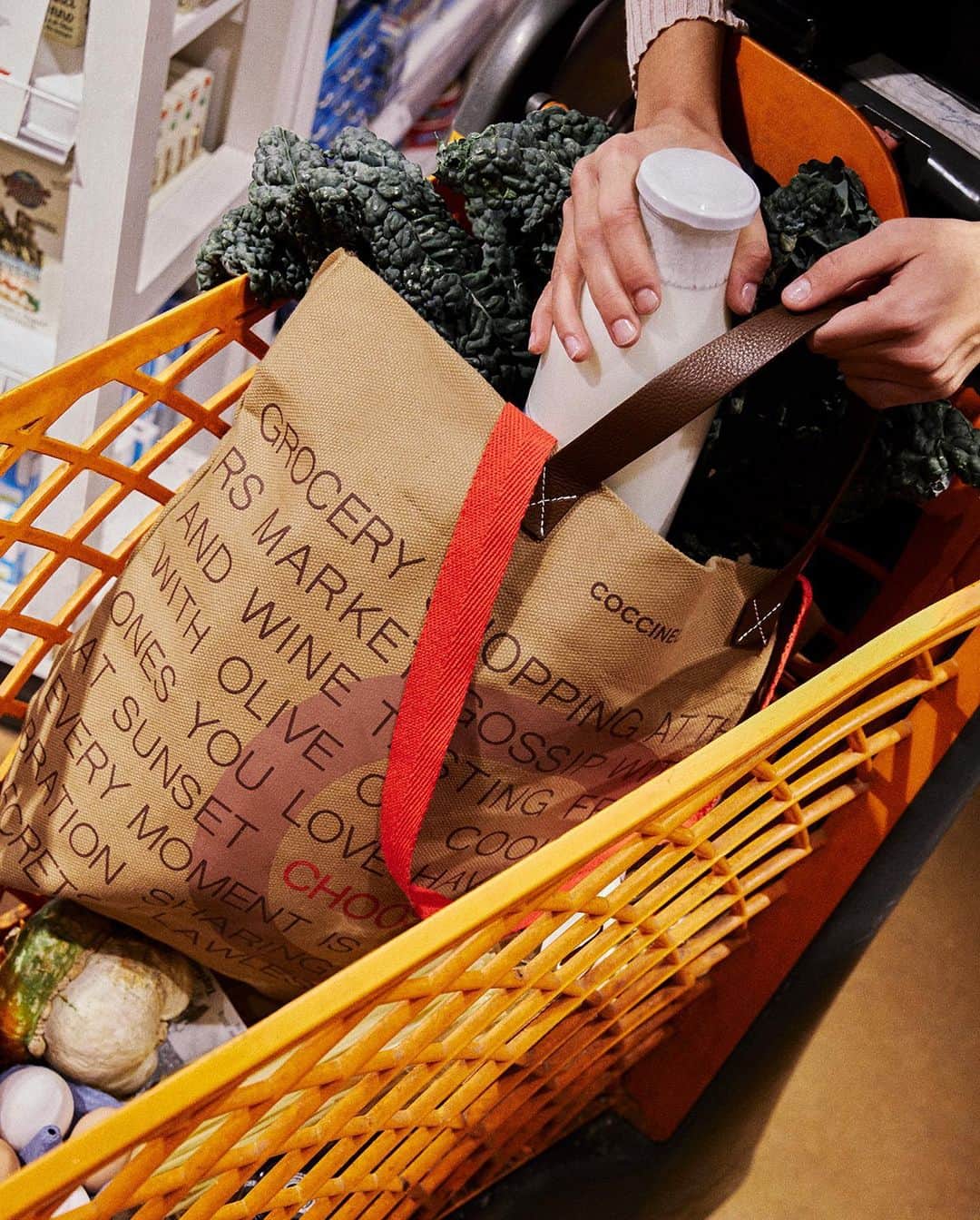 コチネレさんのインスタグラム写真 - (コチネレInstagram)「Everything in your Coccinelle market bag.  #Coccinelle #CoccinelleBags #ItalianConviviality #MarketBag @eatalygram」11月24日 17時46分 - coccinelleofficial